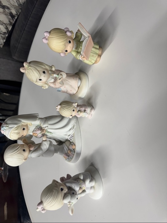 Precious Moments Other - Precious Moments pastel family figurine group in pink, cream, green